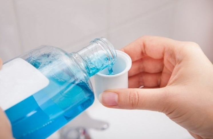 Ilustrasi obat kumur. (shutterstock)