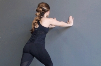 Ilustrasi achilles stretch. (healthline)