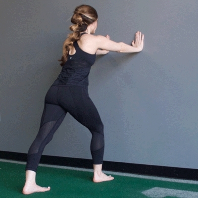 Ilustrasi achilles stretch. (healthline)