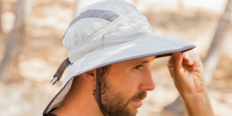 Hindari memakai topi terlalu sering/Wirecutter