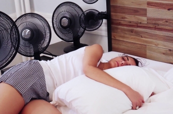 Trik Ampuh Cegah Keringatan Saat Tidur