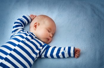 Jangan Gunakan Bantal Saat Bayi Tidur, Ini Bahayanya