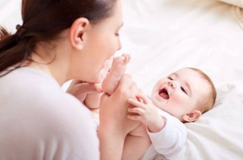 Mom Perhatikan, Ini Pentingnya Berkomunikasi dengan Bayi