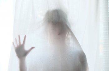 Sering Berhalusinasi Melihat Hantu? Mungkin Ini Penyebabnya
