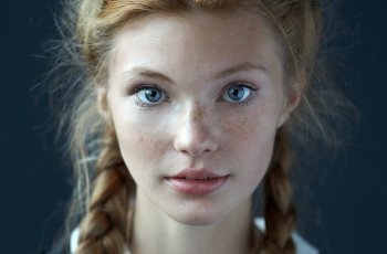 Freckles: Antara Tren Make-up dan Kacamata Kesehatan