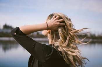 9 Cara Alami Ini Bisa Buat Rambut Cantik dan Sehat, Cek Yuk!