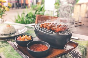 Bahaya Meniup Makanan yang Masih Panas