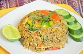 Dinginkan Nasi Terlalu Lama, Kamu Bisa Alami Sindrom Nasi Goreng