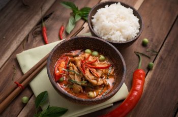 Kamu Sakit Maag? Ini Lima Jenis Makanan yang Sebaiknya Dihindari