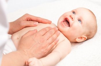 Meski Bermanfaat, Pijat Bayi Sebaiknya Perhatikan Hal Ini