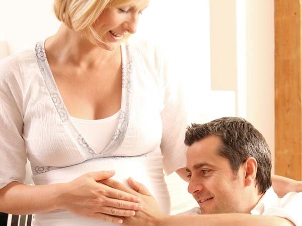 Alasan Berbicara dengan Bayi dalam Kandungan Adalah Ide Baik. (thehealthsite)