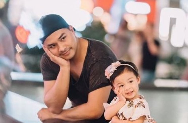 Omegod, Ampun Deh Ah!
Prihatin 9 Foto Cara Ayah Milenial Mengasuh Anaknya!