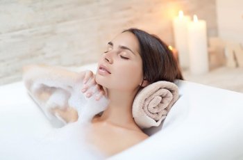 Mandi Menggunakan Baking Soda? Rasakan Empat Manfaat Ini
