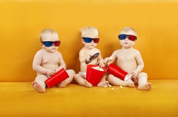 Jangan Ajak Bayi Nonton Bioskop! Ini Bahaya Bagi Pendengarannya