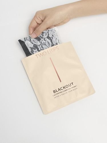 Blackout. (Two Lips)