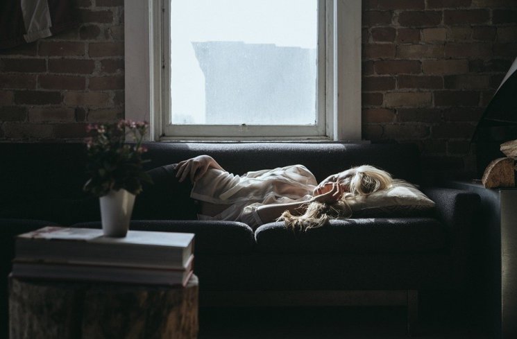 Buka jendela saat tidur malam bisa bikin kamu cepat tertidur. (pixabay)