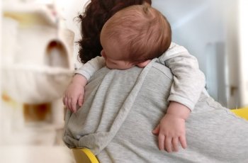 Bikin Anak Tidur Nyenyak, Trik Ibu Ini Patut Ditiru