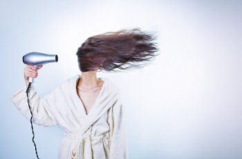 Empat Kebiasaan di Malam Hari yang Ternyata Dapat Merusak Rambut