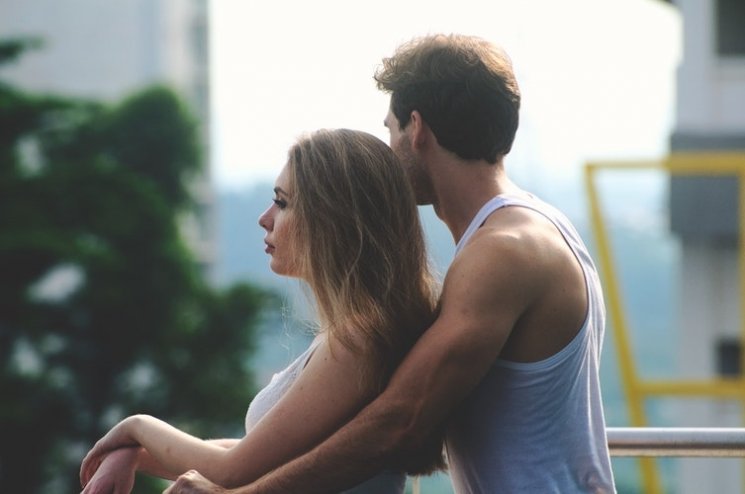 Rambut wanita bisa bikin bercinta makin menyenangkan. (unsplash)