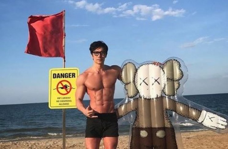 Chuando Tan dengan tubuh atletisnya. (Instagram/chuando_chuandoandfrey)
