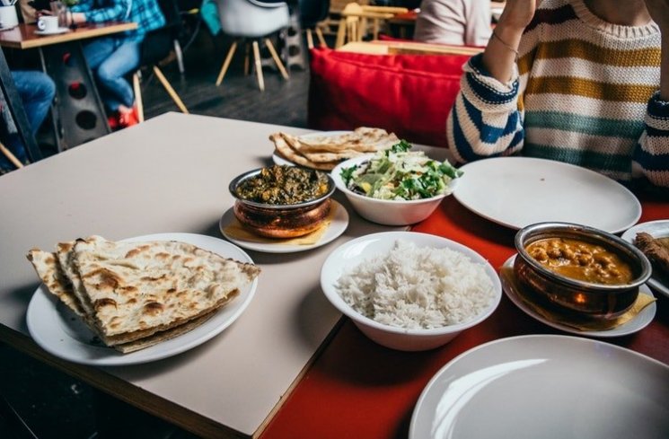 Bagi orang Indonesia, nasi menjadi menu wajib saat makan. (unsplash)