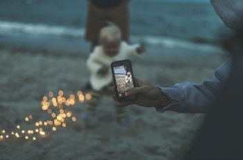 Ingin Berbagi Foto Anak di Media Sosial? Perhatikan Hal Ini