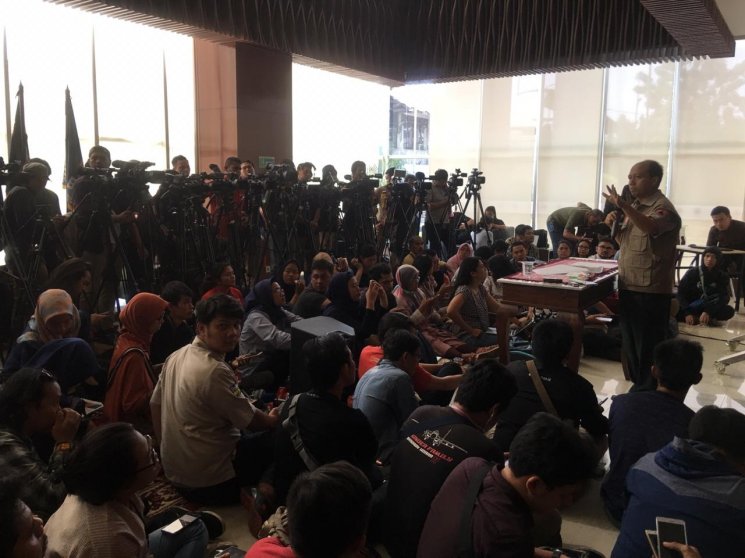 Sutopo Purwo Nugroho saat melakukan sesi konferensi pers. (Twitter/@Sutopo_PN)