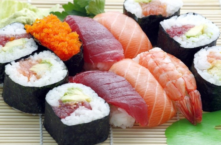 Sushi dari ikan mentah. (pixabay)