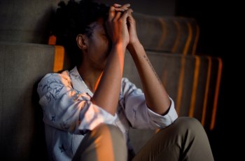 Beda dengan Wanita, Ternyata Ini 4 Alasan Pria Susah Move On
