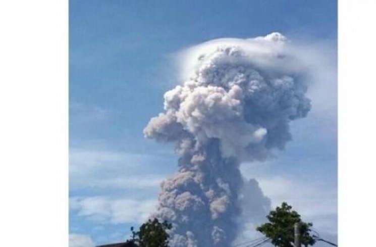 Gunung Soputan Meletus (3/10/2018). (Suara.com)