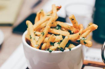 Remaja Alami Kebutaan karena Makan French Fries Setiap Hari