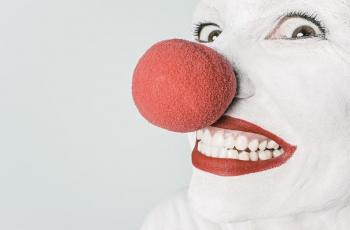 Marmaduke si Badut, Cari 'Korban' Menggunakan Hewan Peliharaan