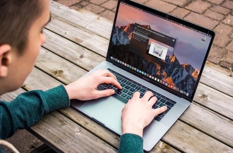 Ilustrasi beli obat online. (unsplash)
