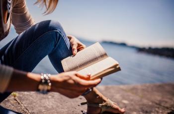 Ilustrasi baca buku. (pixabay)