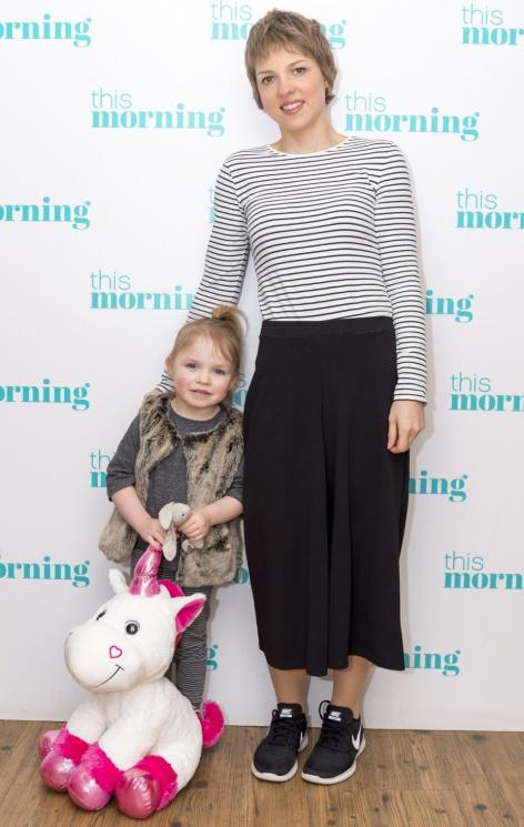 Gemma dan putrinya. (thesun)
