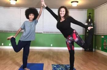 Menginspirasi, Bocah 11 Tahun Jadi Instruktur Yoga Termuda