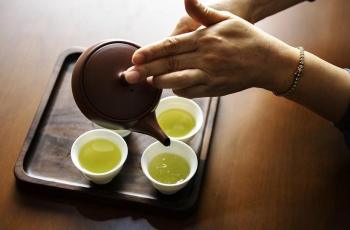 Meski Enak, Minum Teh Hijau Bersamaan dengan Konsumsi Obat Bisa Berbahaya