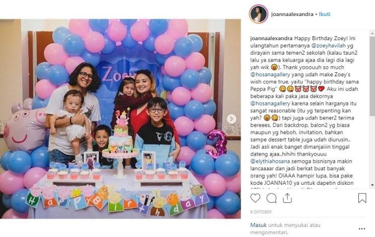 Joanna Alexandra bersama suami dan keempat anaknya. (Instagram/joannaalexandra)