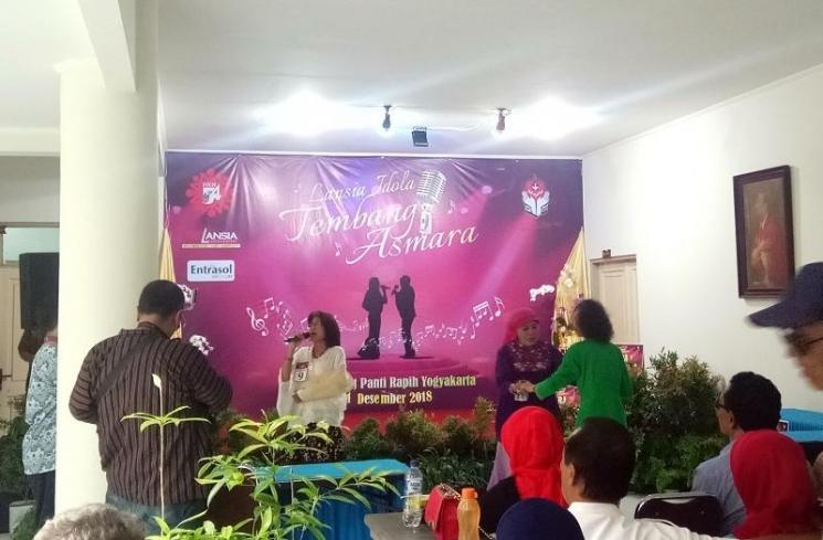 Peserta yang memakai gips. (HiMedik/Citra)