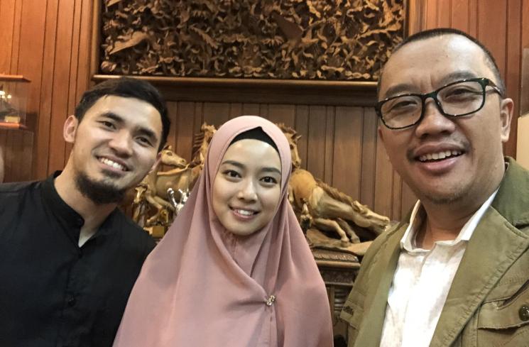 Menpora Imam Nahrawi bersama Lindswell Kwok dan Ahmad Hulaefi. (Twitter/@imam_nahrawi)