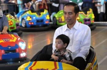 Jokowi Sekeluarga Jalan Pagi di Istana Bogor, Ini Manfaatnya