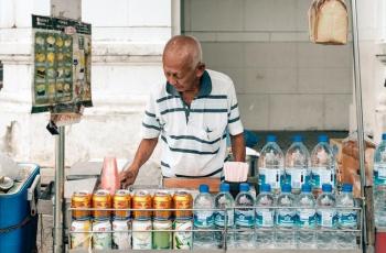 Minuman Botol Ini Bikin Bibir Seorang Pria Melepuh, Palsu ya?