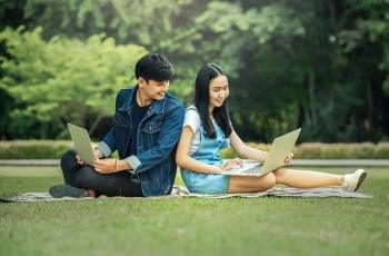 Sering Kepoin Mantan? Awas, Waspadai Efek Psikologisnya