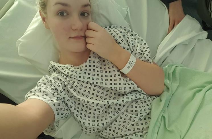Charlotte Carney (22) menjalani perawatan kardiomiopati restriktif. (Facebook/Charlotte Carney)