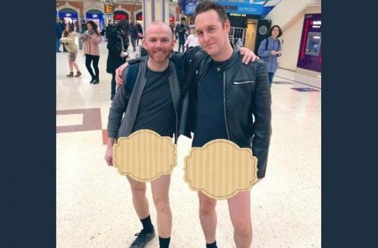 Partisipan No Trousers Tube Ride - (Twitter/@PositiveLad)