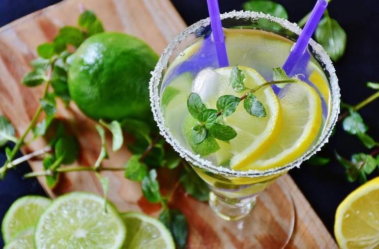 Lemon dan jeruk nipis. (pixabay/RitaE)