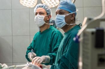 Sembuh dari Penyakit Crohn, Pria Ini Juara Angkat Besi