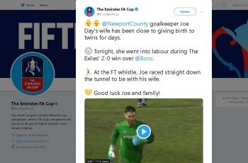 Detik-Detik Kiper Newport Lari Keluar Lapangan, Susul Istri yang Melahirkan