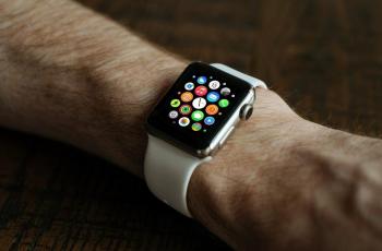 Nyawa Pria Ini Tertolong oleh Fitur Deteksi Jatuh pada Apple Watch