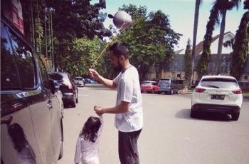 Teuku Wisnu Turun dari Mobil saat Antar Anak Sekolah, Ini Manfaatnya